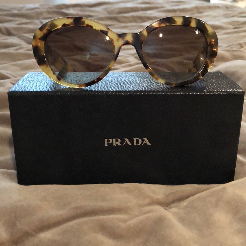Authentic Prada tortoiseshell sunglasses- CLASSIC